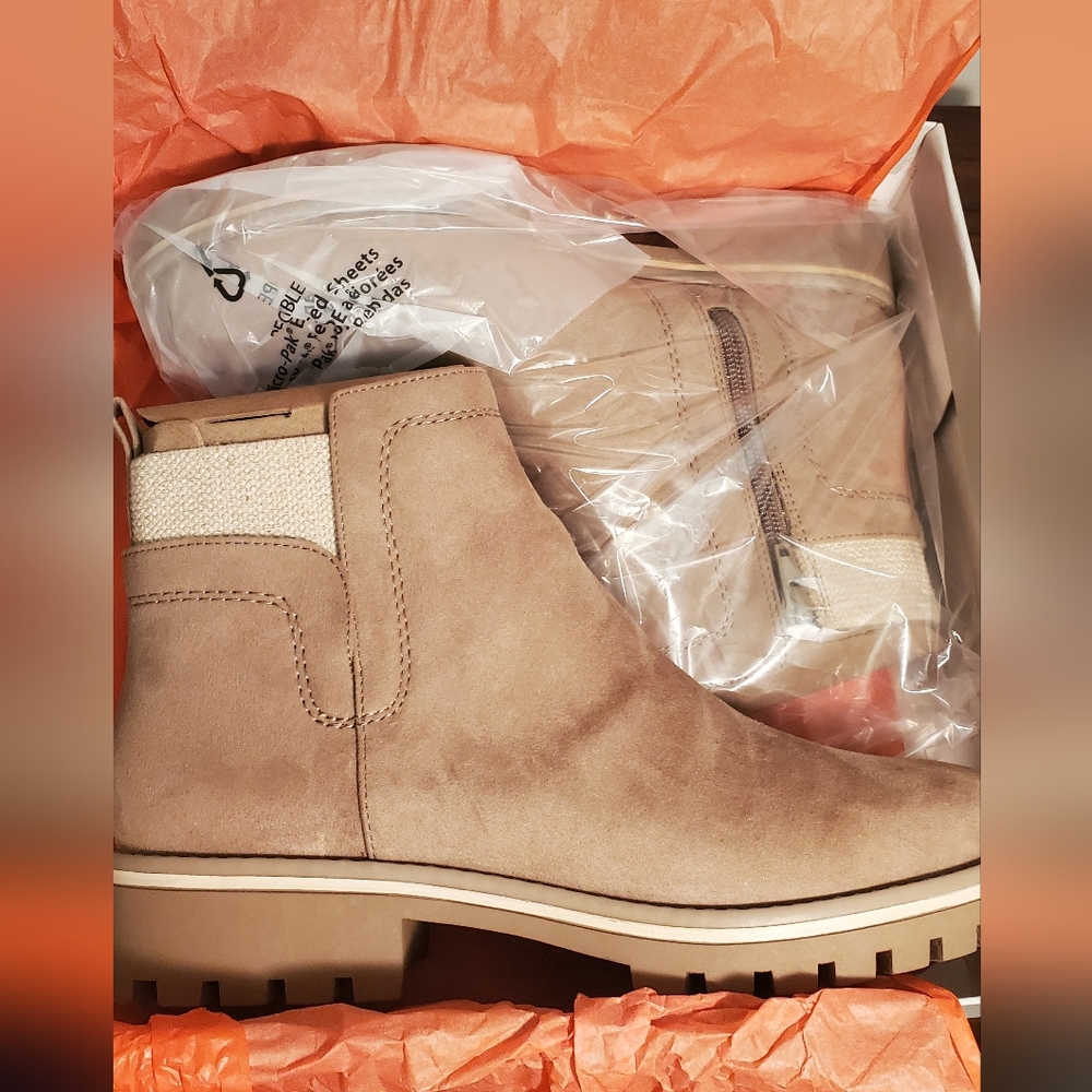 Sole Society Elastic back bootie